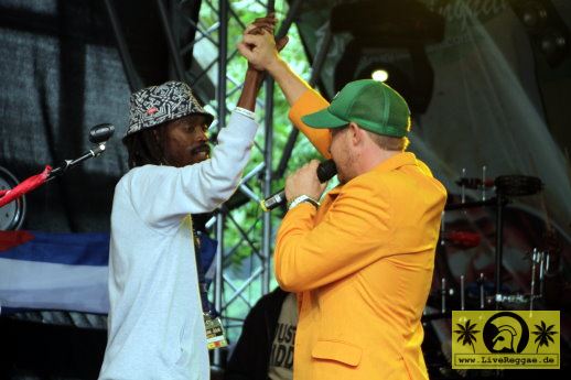 Mellow Mark (D) with Crosby and House Of Riddim 21. Reggae Jam Festival - Bersenbrueck 25. Juli 2015 (19).JPG